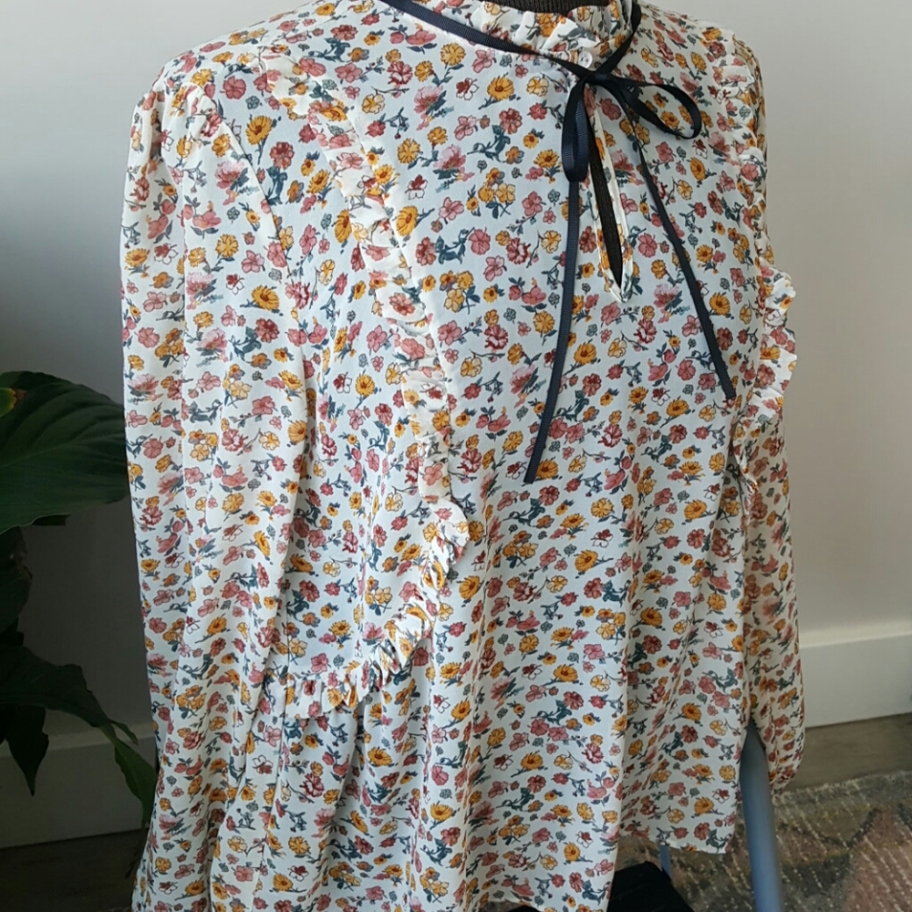 STRADIVARIUS Ruffle Floral Blouse- Large - Picture 5 of 8